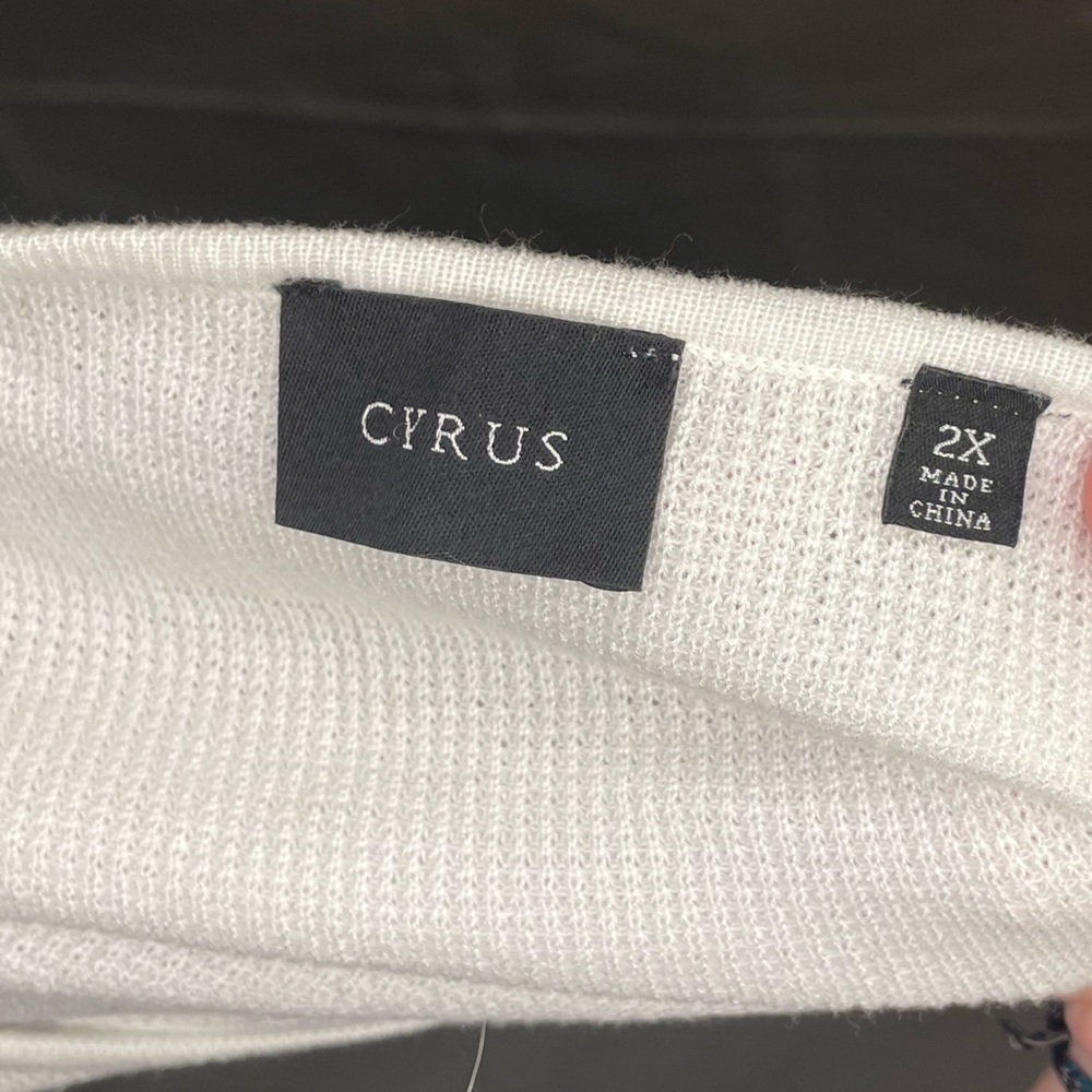 Cyrus Classic White and Grey Knit Sweater - Picture 4 of 5